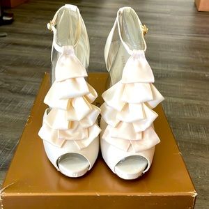 Brand new Audrey Brooke Size 6 Beige Heels